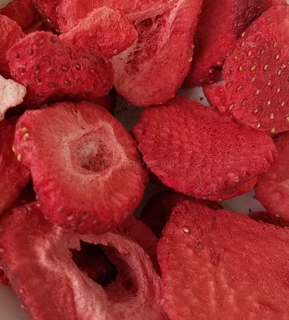 close-up-strawberries-freeze-dried