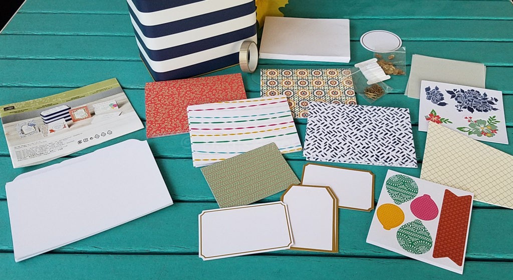 designer-tin-of-cards-contents