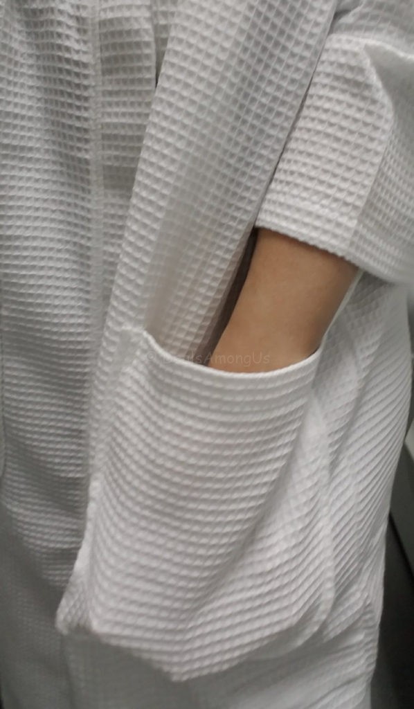pocket-in-waffle-robe