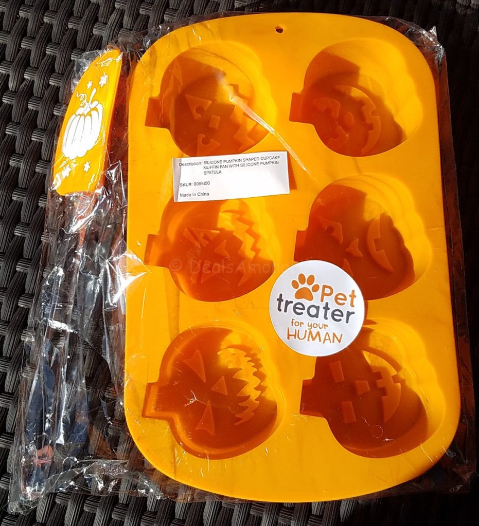 pumpkin-silicone-mold-and-spatula-pet-treater-october-2016