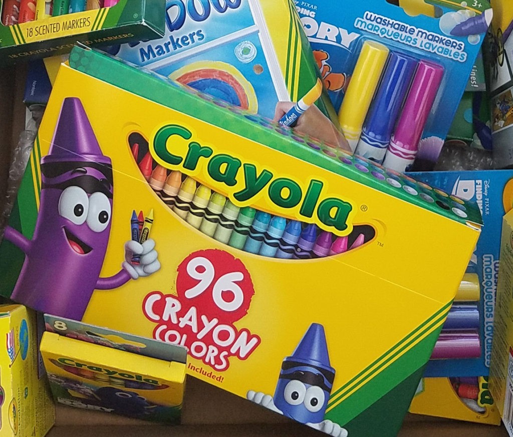 crayola-opening-with-crayon-focus